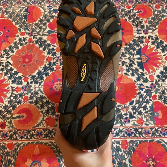 SOLD— Keen Winter Boots Size 9 - Picture 4 of 6